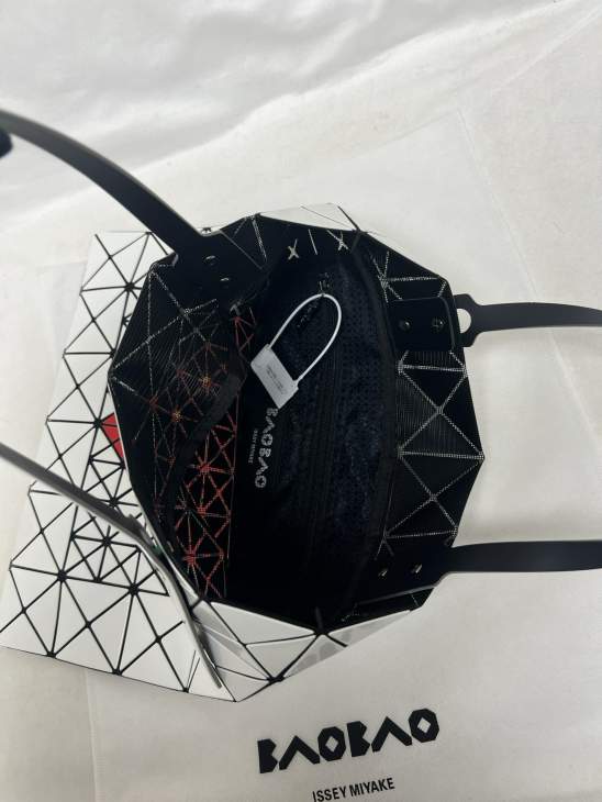 Picture of Issey Miyake Handbags _SKUfw195281634fw